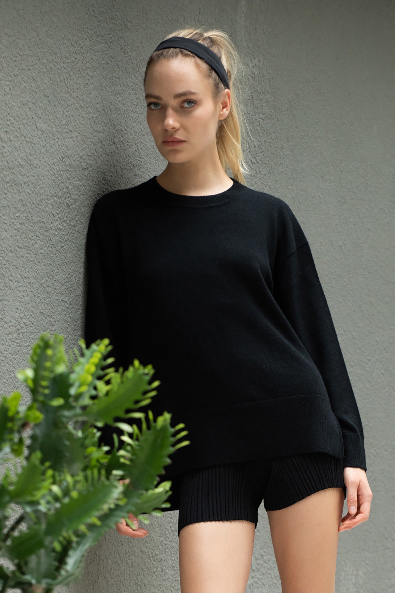 N.20  CASHMERE BLEND OVERSIZE CREW - BLACK- Only XS Left