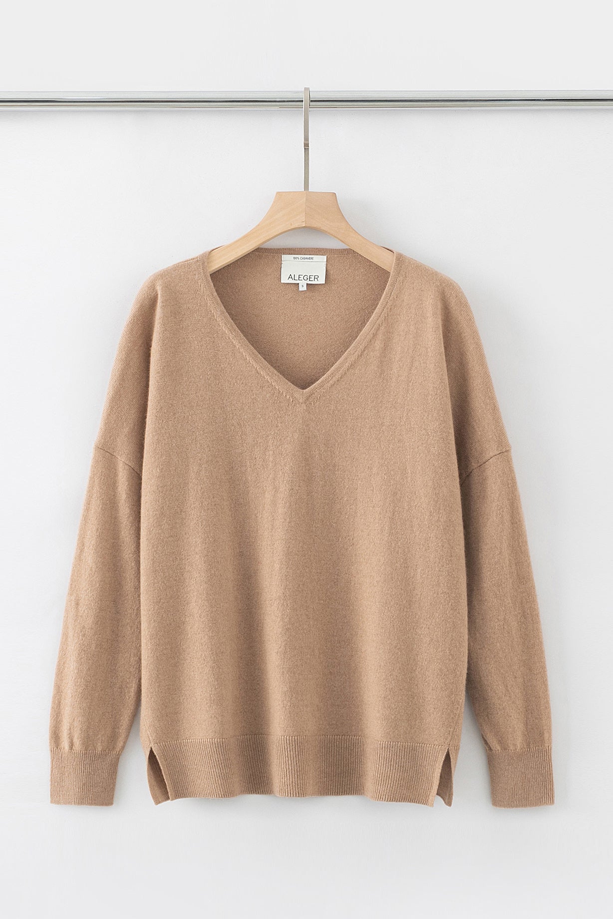 N.29 100% CASHMERE OVERSIZED V NECK -TAN