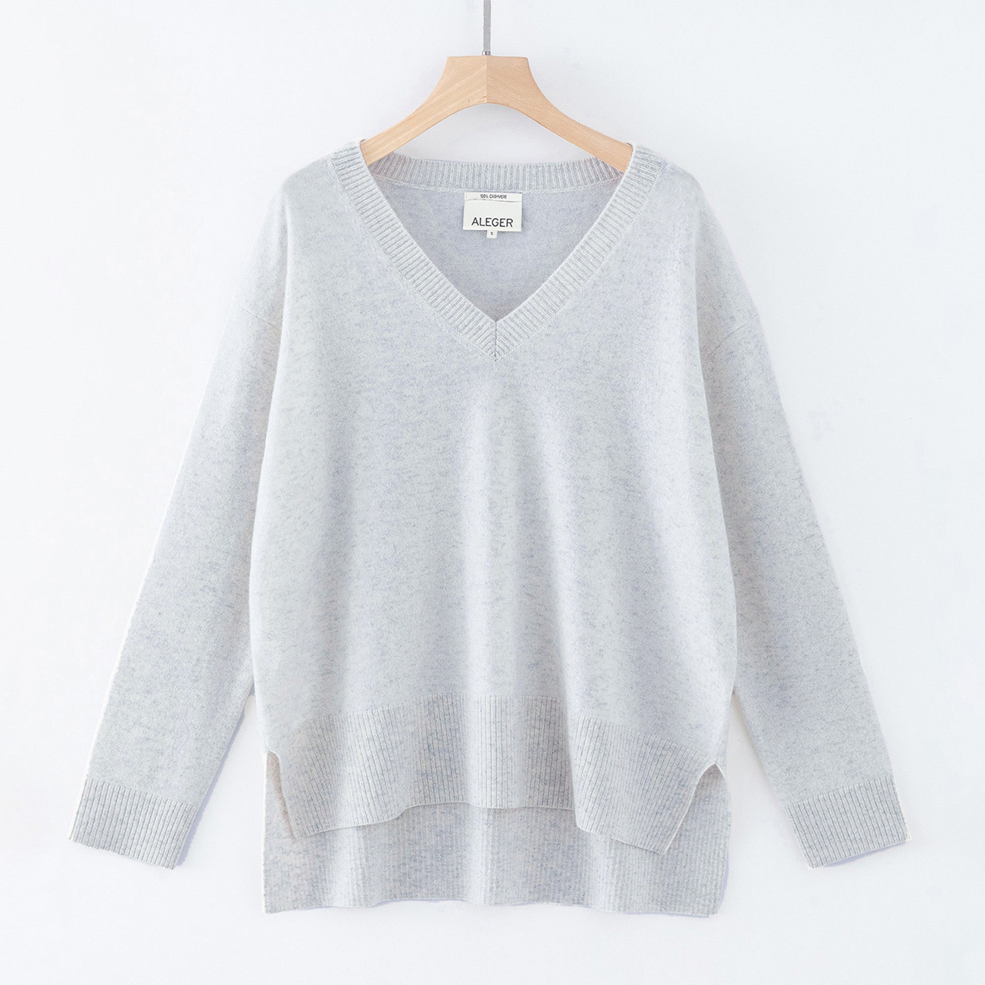 N.21 100% CASHMERE OVERSIZED V NECK-FROST